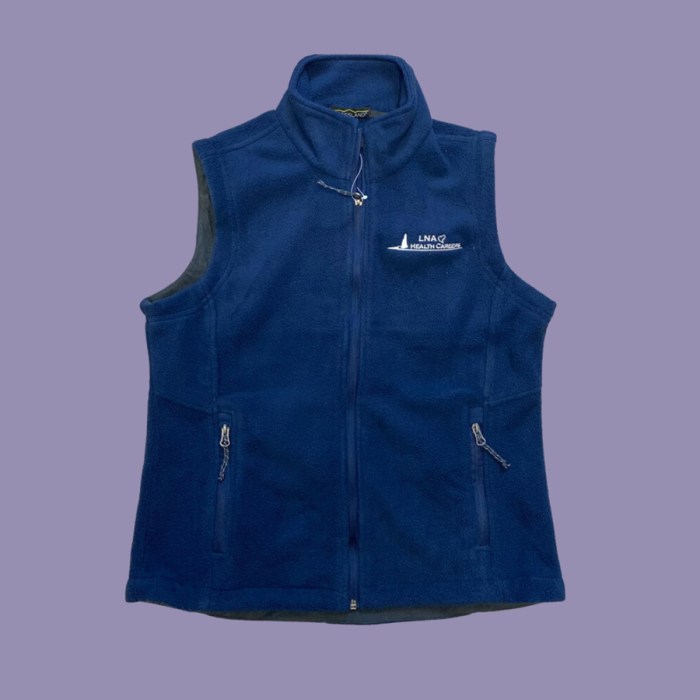 Can ai sit there in a fleece vest
