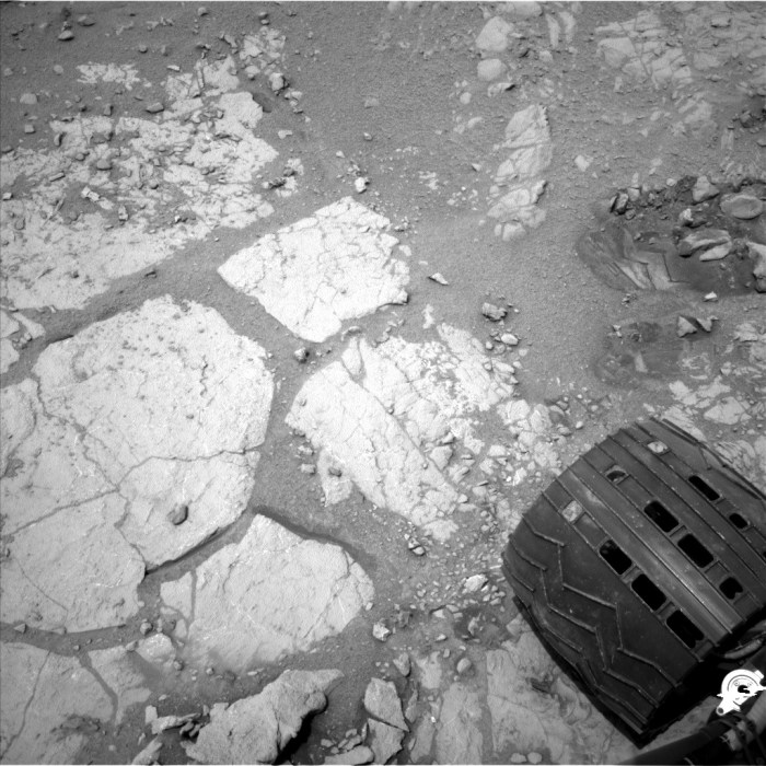 Nasa delivers trippy mars rover selfie with a dizzying perspective