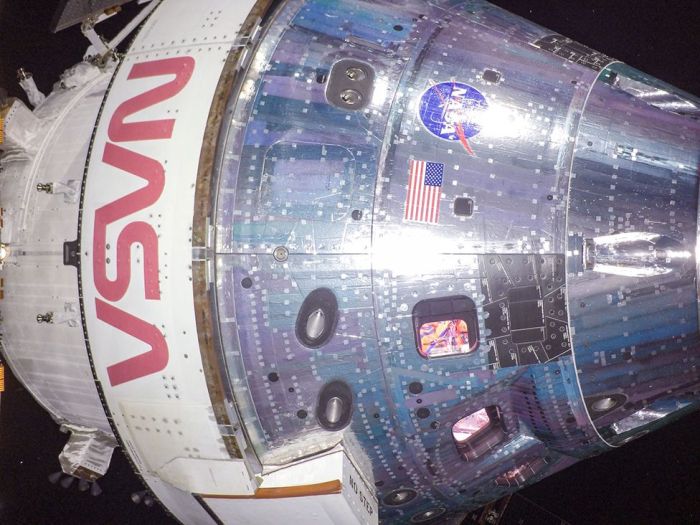 Pence nasa ignores vp Mike pence orion capsule nasa viral photo