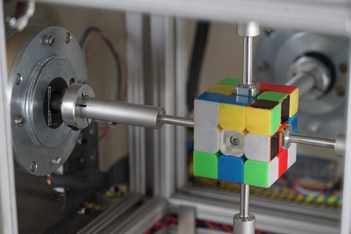Rubiks cube robot human controller self solving