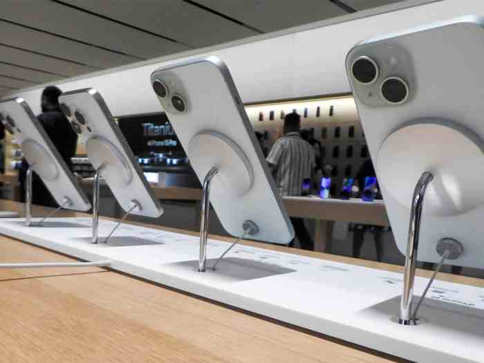 Chinese iphone exports to the us are way way down