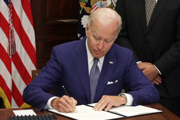 Biden executive order american investment chinese firms huawei zte