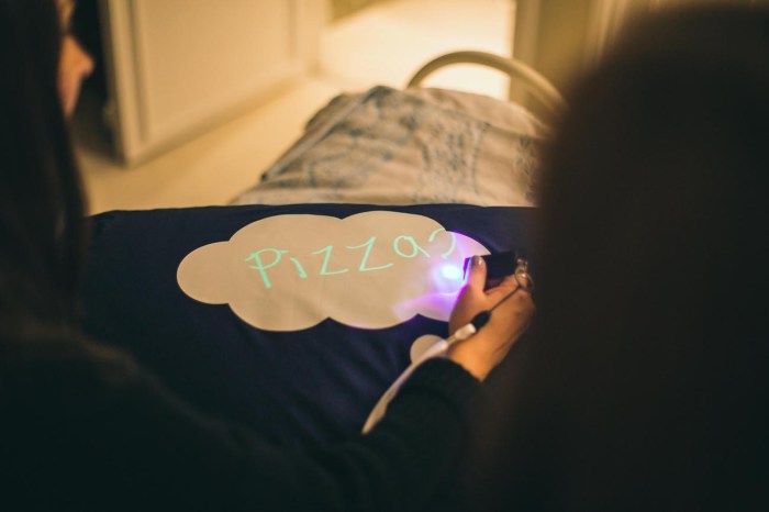 Glow Doodle Interactive Drawing Pillowcase » Gadget Flow Amazon pulls the plug on kids interactive gadget glow