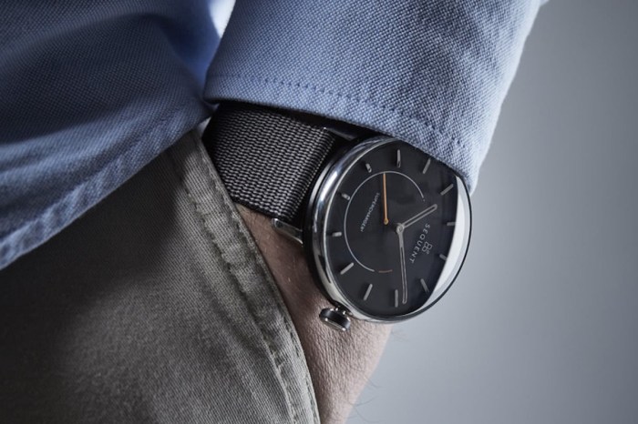 Sequent smartwatch charging self kinetic Sequent self charging smartwatch kinetic energy
