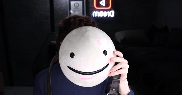 Watch youtuber dream finally reveal his face
