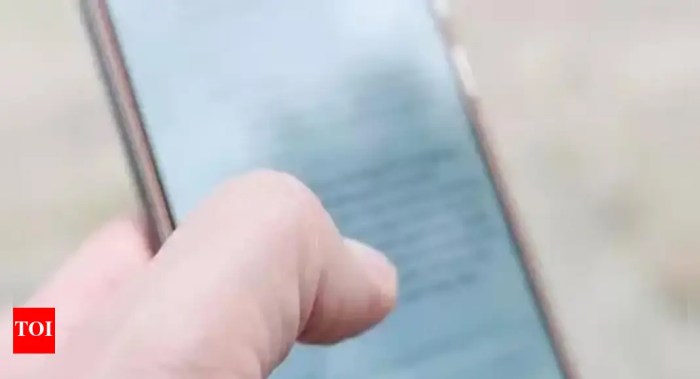 Lightlines protect distracted smartphone users