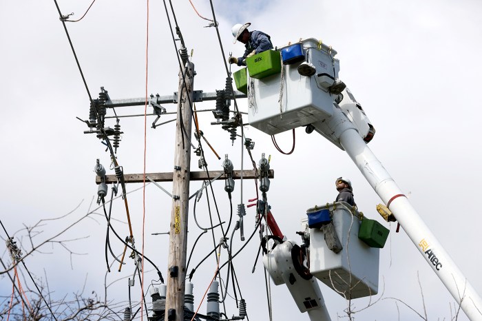 Electrical outages protected hurricane men breakage Electrical outages protected hurricane men breakage