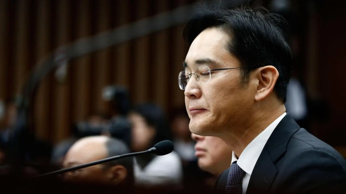 Bribery suspends heir sentence walks korean lee south Jay y lee apology samsung heir bribery