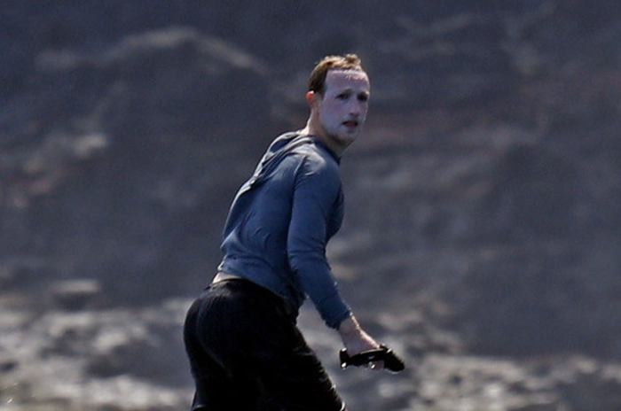 Mark Zuckerberg covered his face in loads of sunscreen while surfing so ... Photo of mark zuckerberg slathered in sunscreen meant as paparazzi dodge