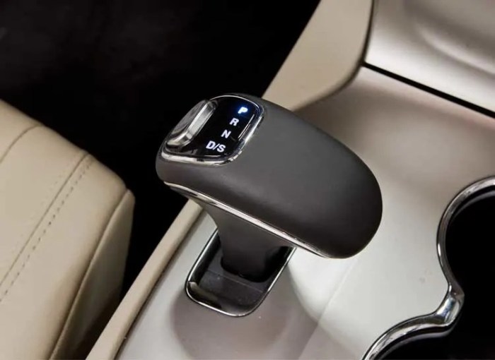Fca jeep grand cherokee gear lever recall anton yelchin