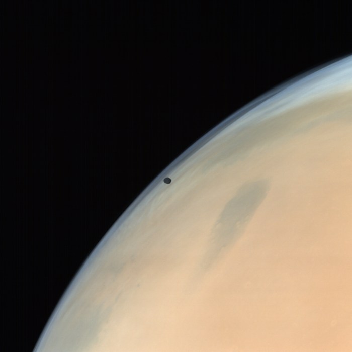 Mars moon phobos gravity destruction rings saturn