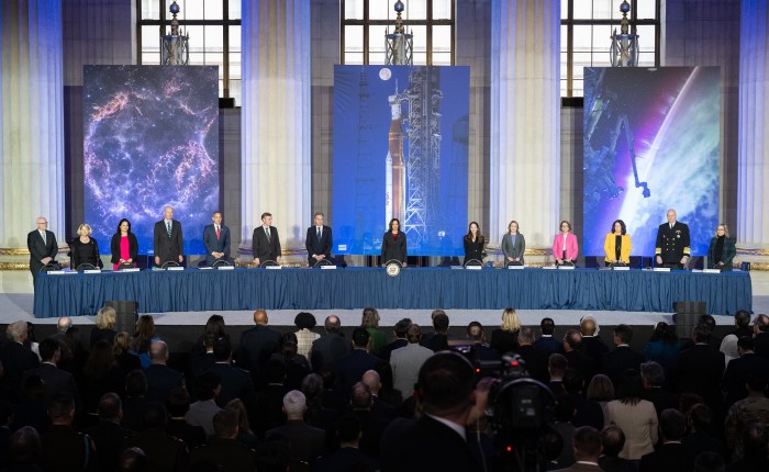 Trump space force announcement national space council