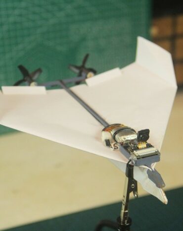 Paper airplane fpv control