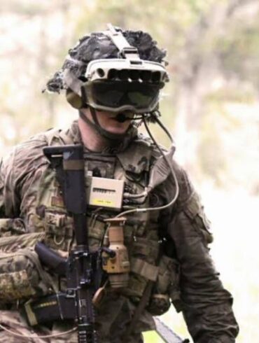 Hololens army microsoft us headset look first techeblog min april read