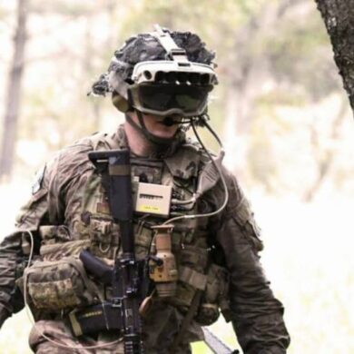 Hololens army microsoft us headset look first techeblog min april read
