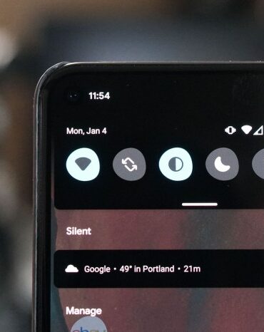 Android 12 could bring face based auto rotate feature googles pixel phones