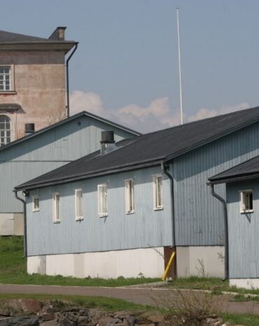 Prison finnish afternoon pin