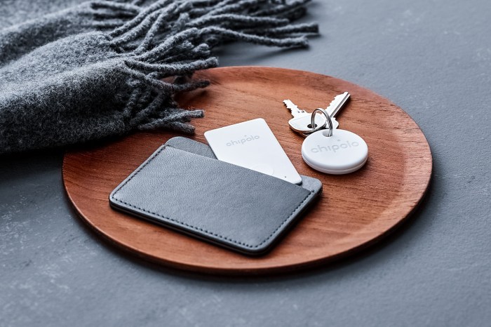Chipolo is selling 10000 item trackers that have slight imperfections