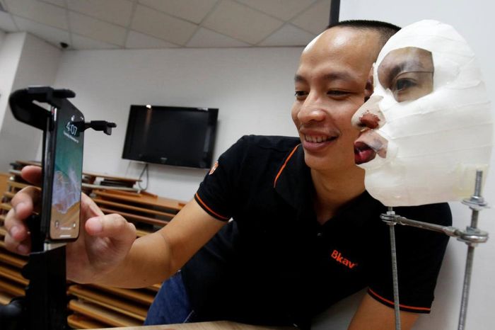 Bkav iphone x faceid mask