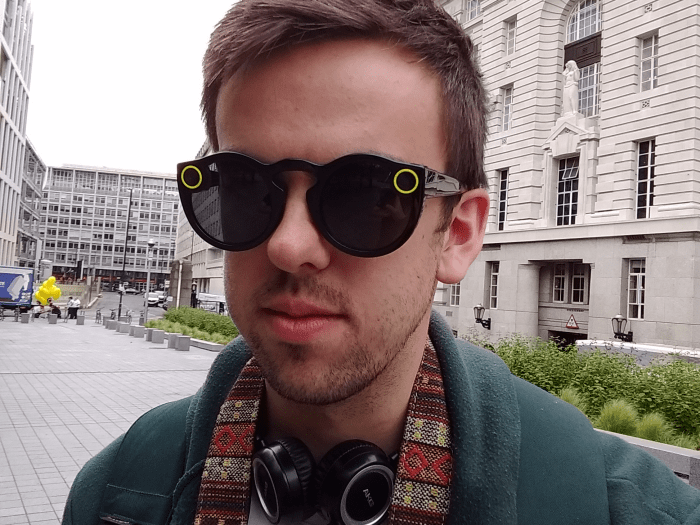 Snapchat spectacles second generation hardware price