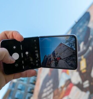 Samsung galaxy z flip 4 camera flex mode selfie quick shot