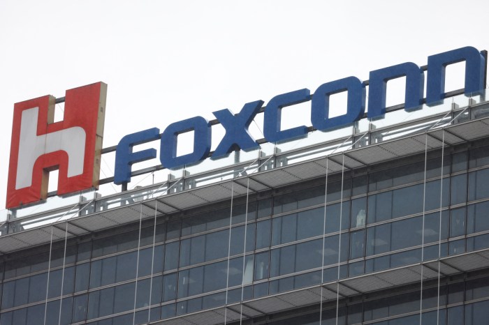 Foxconn wisconsin assembly soon plants says build will wgtd reflect pacetti updated comments Foxconn wisconsin assembly soon plants says build will wgtd reflect pacetti updated comments
