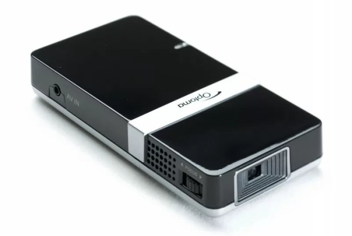 Photos hands on with the tiny optoma pico projector