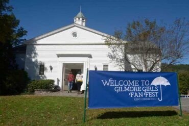 Gilmore girls fan festival netflix reboot washington depot connecticut