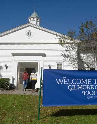 Gilmore girls fan festival netflix reboot washington depot connecticut