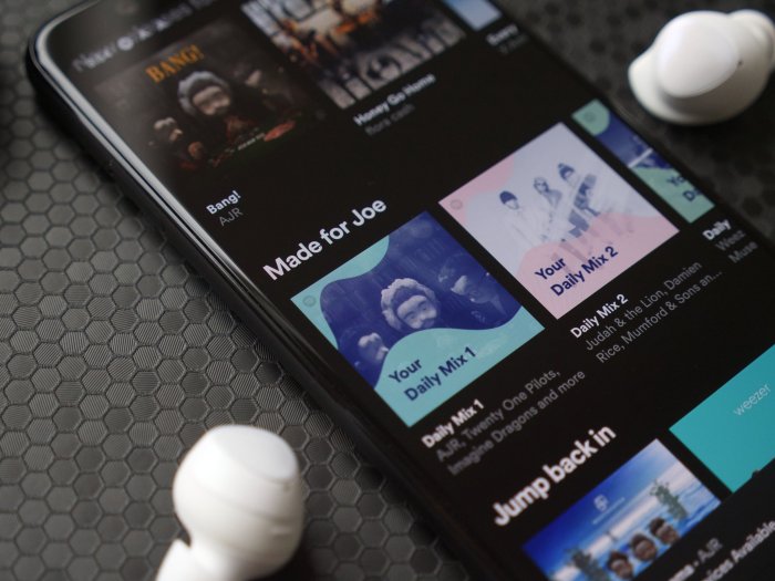 Spotify will fine tune your playlists its new enhance feature
