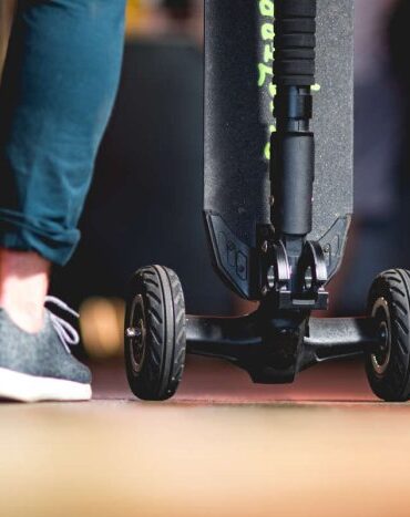 Leeco kickstarter crowdfunded electric scooter hybrid scooterboard