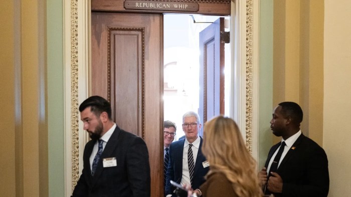 Tim cook trumps executive orders apple
