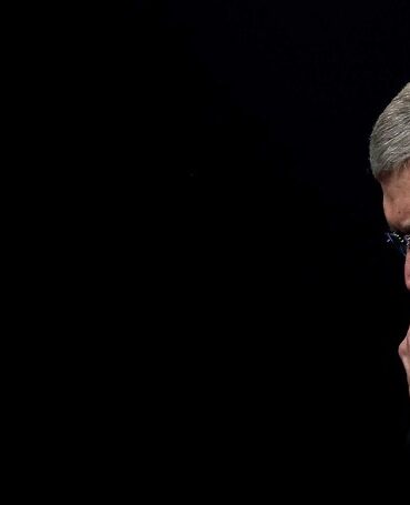 Apple employees conservative aapl shunned