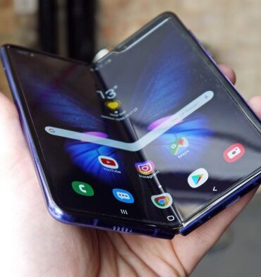 Galaxy z flip 4 vs z fold 4 the differences between samsung foldable phones
