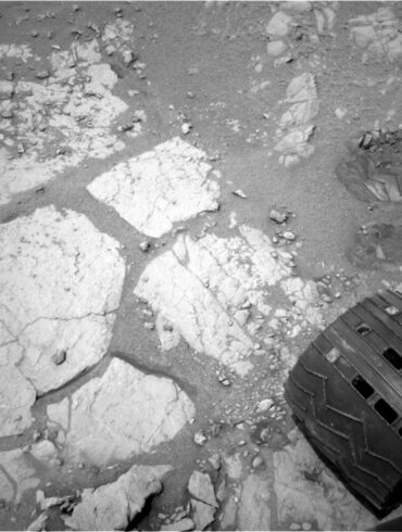 Nasa delivers trippy mars rover selfie with a dizzying perspective