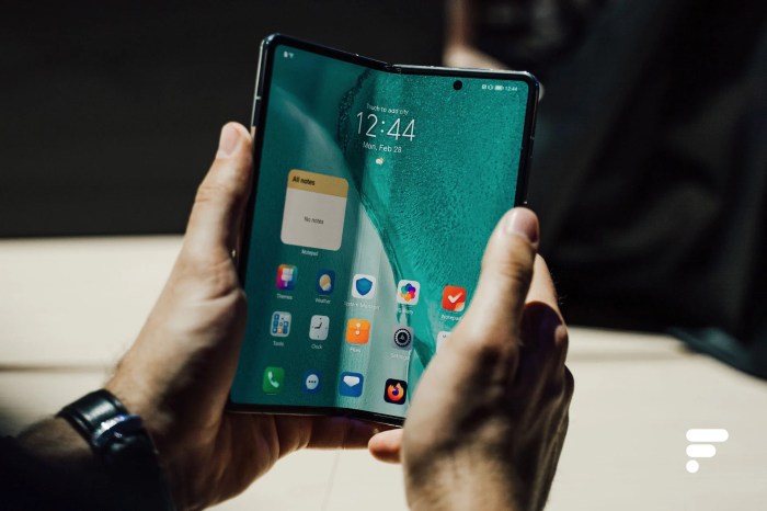 The honor magic v3 steps up to challenge samsungs galaxy z fold 6 with this ai feature