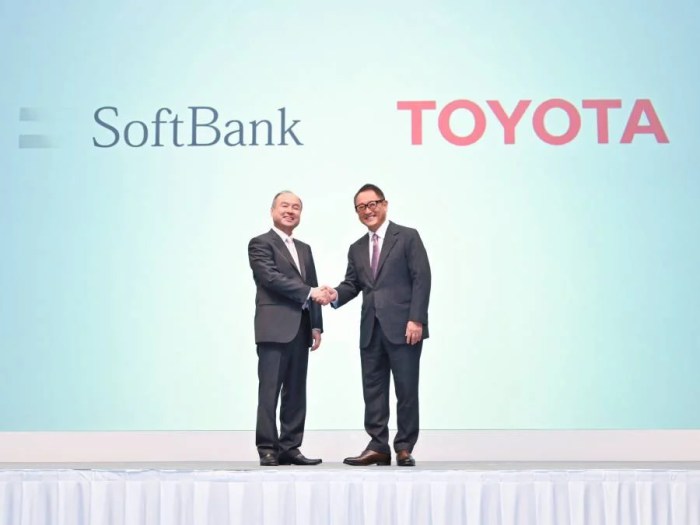 Uber atg self driving autonomous car investment softbank toyota denso